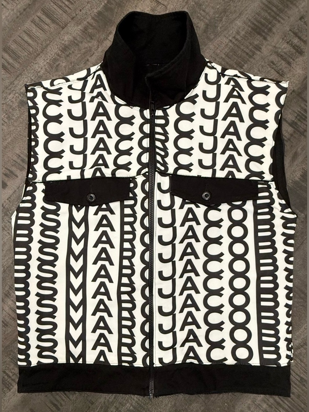 VINTAGE/Men's Black & White Patterned Performance Vest